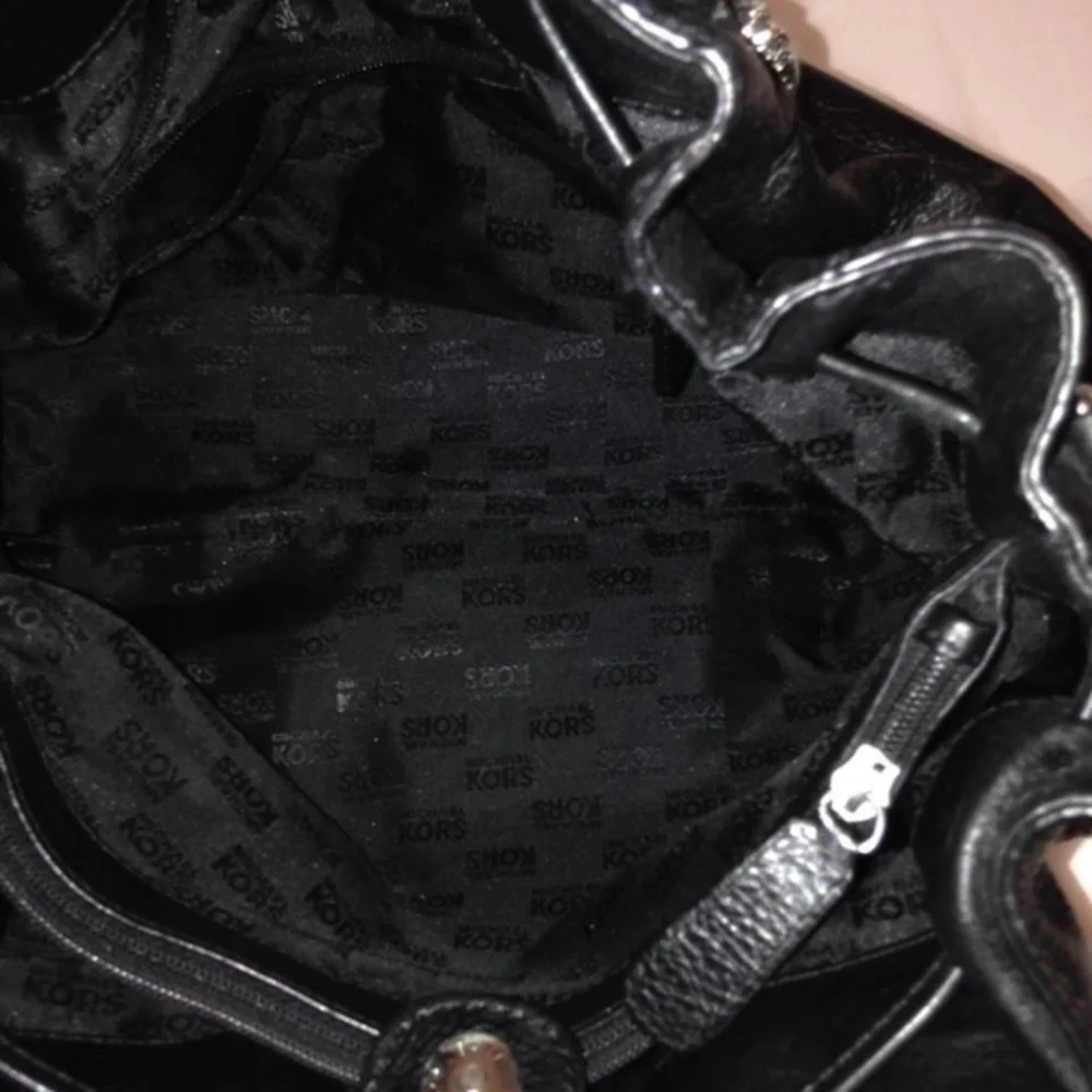 MICHAEL KORS BLACK LEATHER TOTE bag